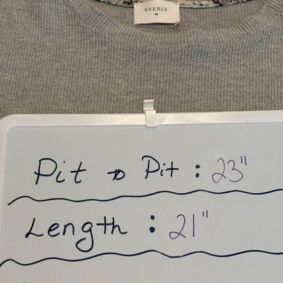 Everly Women's Grey Crew Neck Sweater Size Medium Bow Tie Accent Feminine Winter - Picture 10 of 10